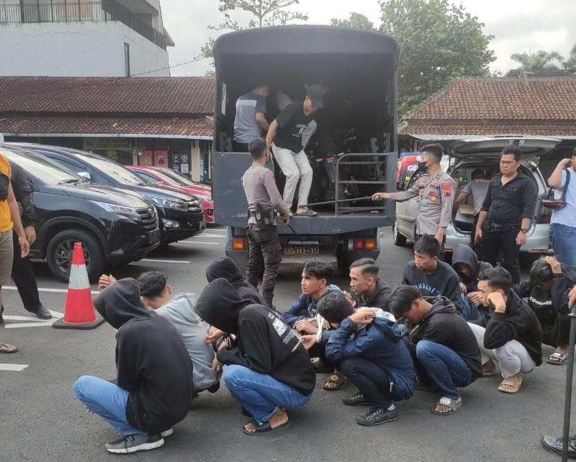 Geng Motor Bercelurit Berulah di Sukabumi, 4 Orang Bersimbah Darah
