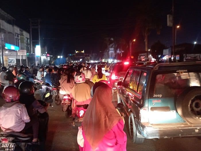 Anyer Padat, One Way Diberlakukan dari Arah Cilegon